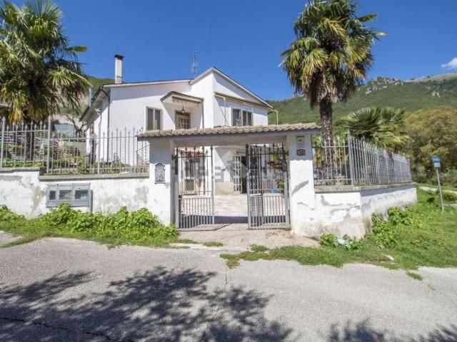 Case e ville in vendita di 150 m² in Via Dante Alighieri, 32