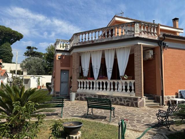 Case e ville in vendita di 150 m² in Via degli Ippocastani, 3