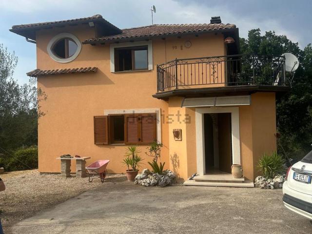 Case e ville in vendita di 150 m² in Via degli Olmi, 6
