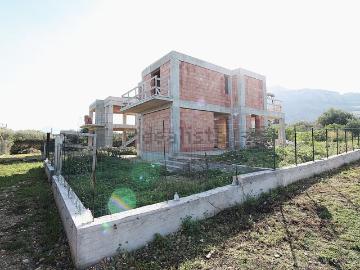 Case e ville in vendita di 150 m² in Via degli Ulivi, 28