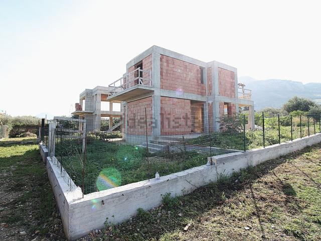 Case e ville in vendita di 150 m² in Via degli Ulivi, 28