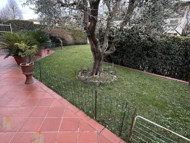 Case e ville in vendita di 150 m² in Via dei Confini