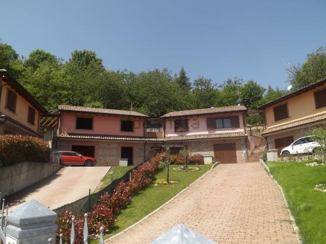 Case e ville in vendita di 150 m² in Via del Lamaro