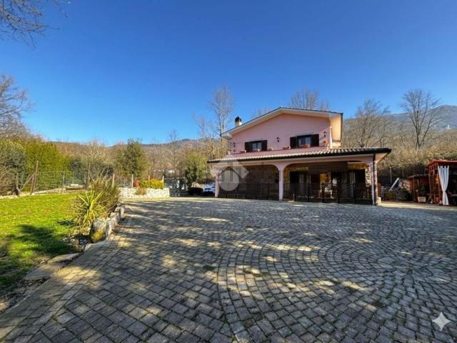 Case e ville in vendita di 150 m² in Via delle Formelle, 7