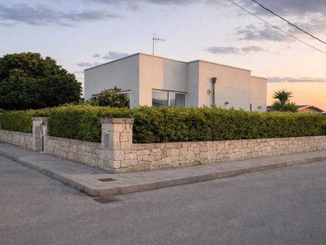 Case e ville in vendita di 150 m² in Via delle Margherite