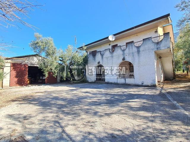 Case e ville in vendita di 150 m² in Via delle Terme Romane