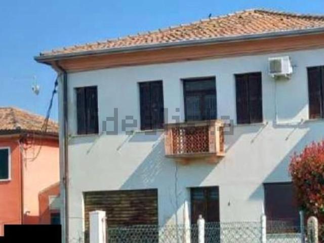 Case e ville in vendita di 150 m² in Via E. Rodella