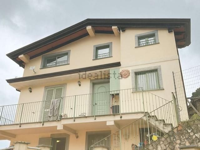 Case e ville in vendita di 150 m² in Via Fondaccio