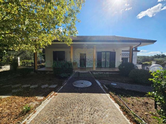 Case e ville in vendita di 150 m² in Via Fontana