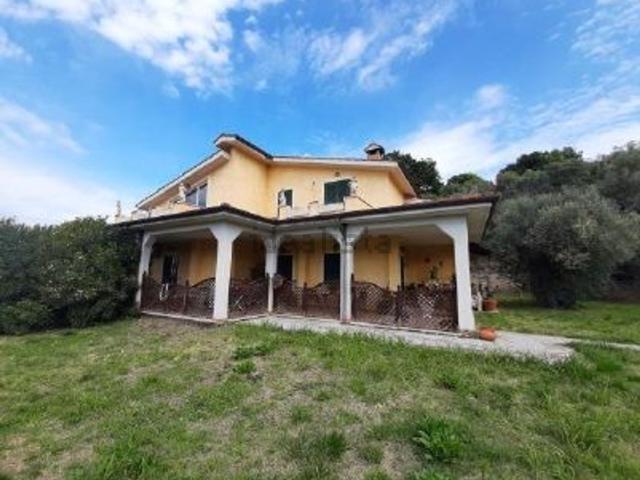Case e ville in vendita di 150 m² in Via Fontecarmine