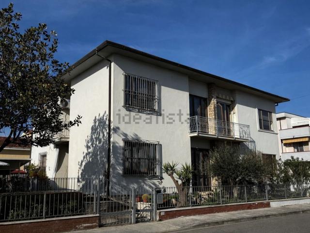 Case e ville in vendita di 150 m² in Via Fratelli Kennedy