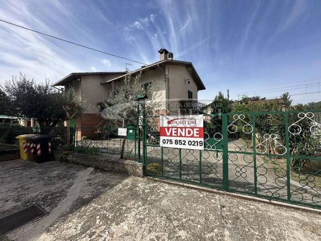 Case e ville in vendita di 150 m² in Via Fratelli Rosselli, 3