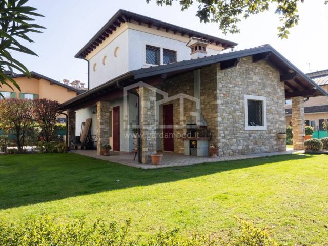 Case e ville in vendita di 150 m² in Via I° Maggio, 23