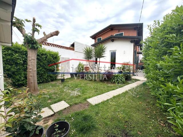 Case e ville in vendita di 150 m² in Via della Croce, 11