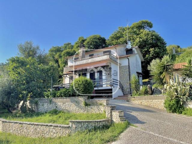Case e ville in vendita di 150 m² in Via Intercomunale di Valenza