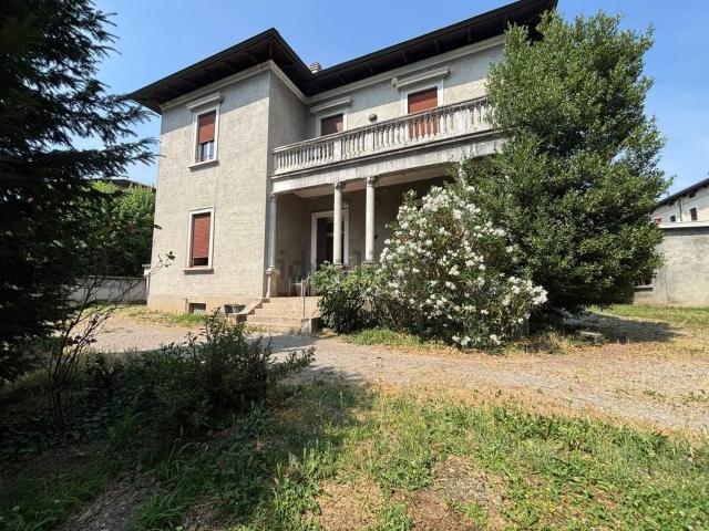 Case e ville in vendita di 150 m² in Via Isonzo, 43