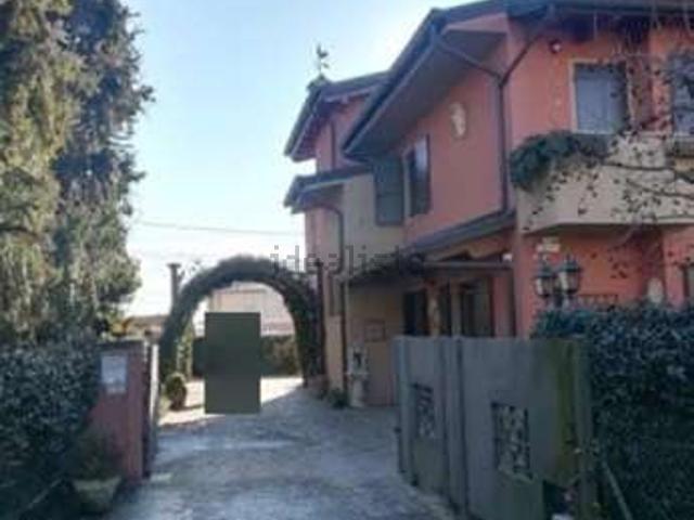 Case e ville in vendita di 150 m² in Via IV Novembre, 21