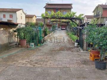 Case e ville in vendita di 150 m² in Via Mondaviese, 63