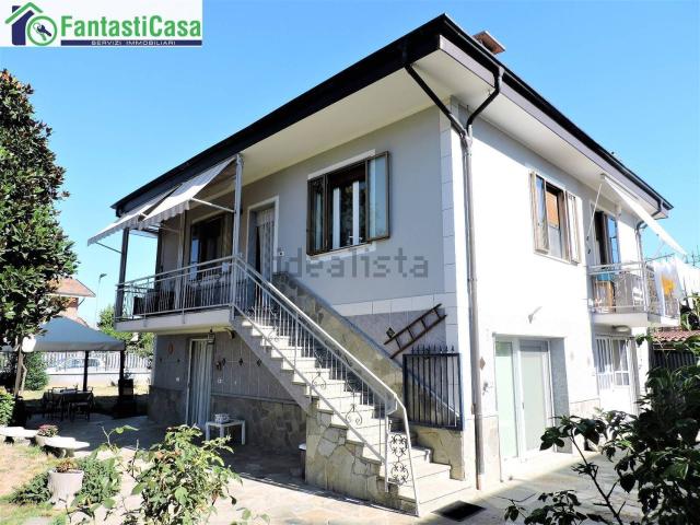 Case e ville in vendita di 150 m² in Via montebianco, 6