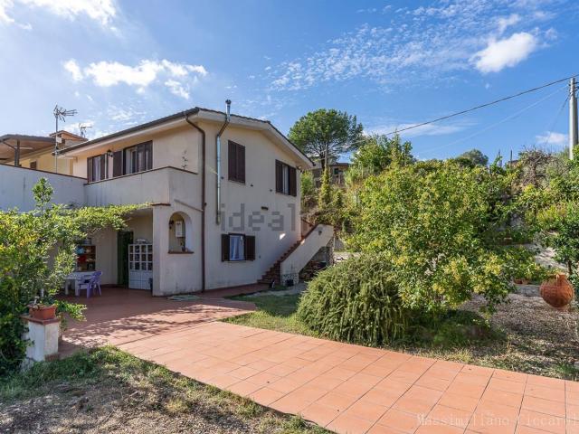 Case e ville in vendita di 150 m² in Via Monteporzio Catone