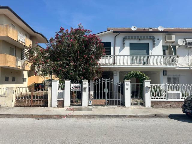 Case e ville in vendita di 150 m² in Via Nizza, 28