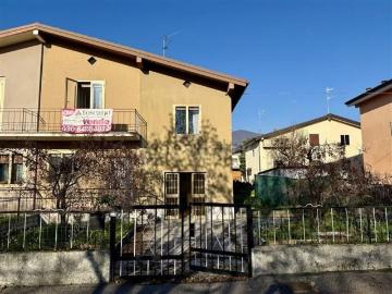 Case e ville in vendita di 150 m² in Via San Francesco d&apos Assisi