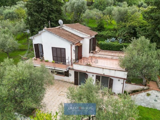 Case e ville in vendita di 150 m² in Via San Pietro, 2