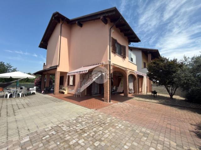 Case e ville in vendita di 150 m² in Via Sant&apos Evasio, 7