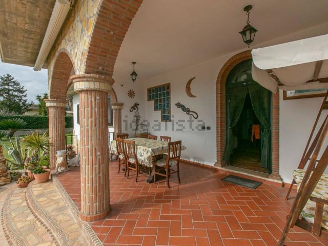 Case e ville in vendita di 150 m² in Via Stromboli, 8