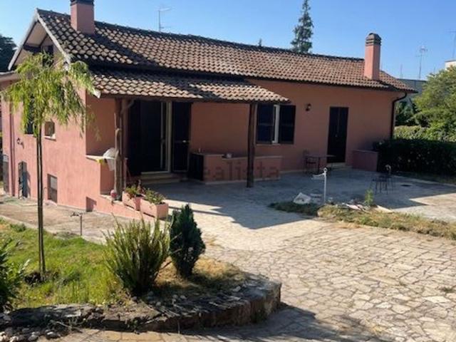 Case e ville in vendita di 150 m² in Via Ponte Veloce