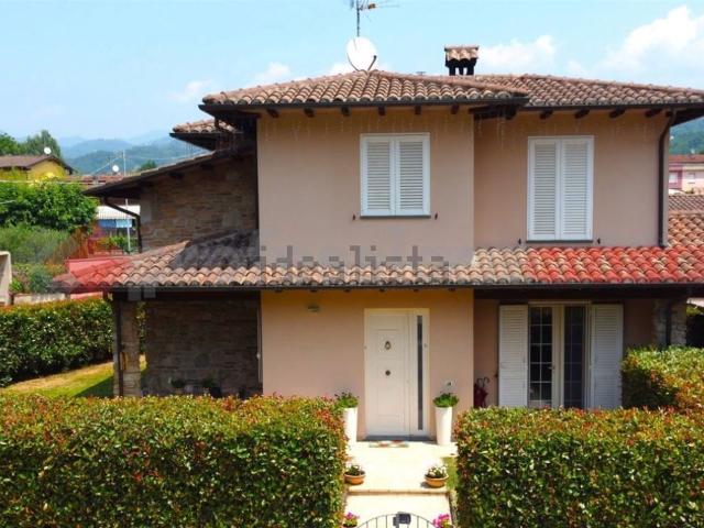 Case e ville in vendita di 150 m² in Via Porrina