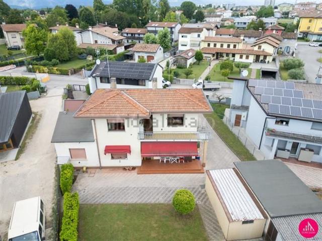 Case e ville in vendita di 150 m² in Via Pastrengo