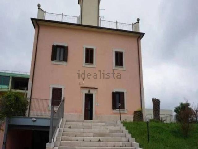 Case e ville in vendita di 150 m² in Via Pescara