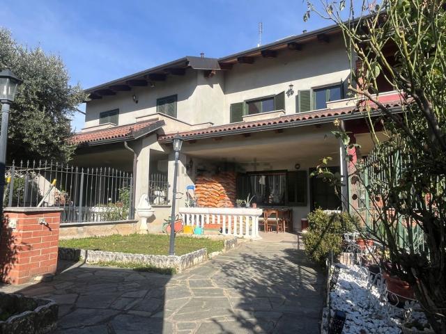 Case e ville in vendita di 150 m² in Via Prabello