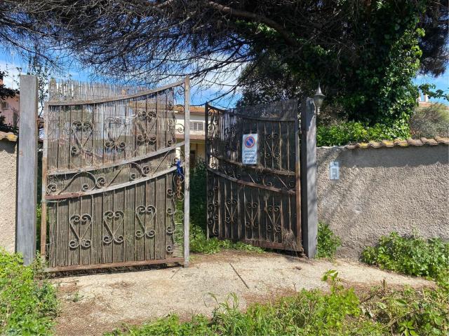 Case e ville in vendita di 150 m² in Via Pratica di Mare, 34