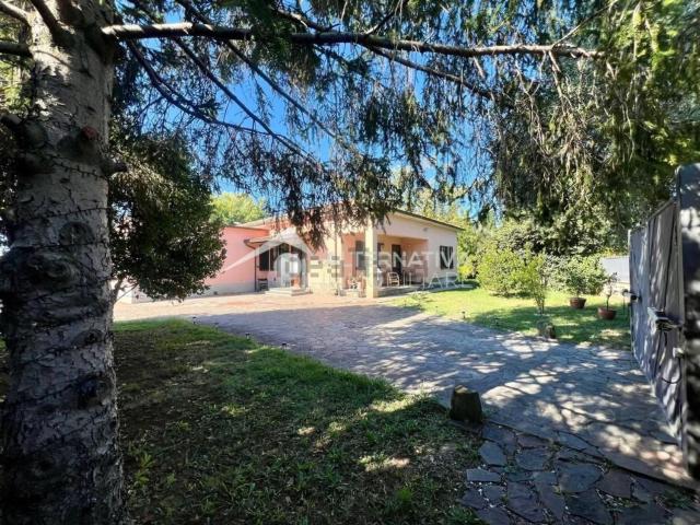 Case e ville in vendita di 150 m² in Via Provinciale Calcesana