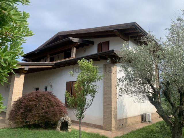 Case e ville in vendita di 150 m² in Via Roma