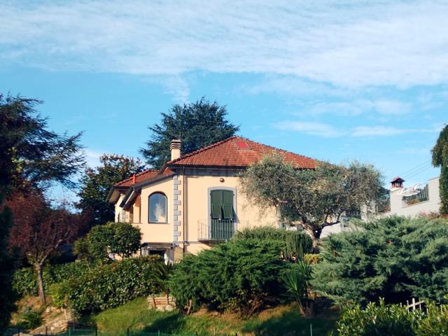 Case e ville in vendita di 150 m² in Via Termo, 12
