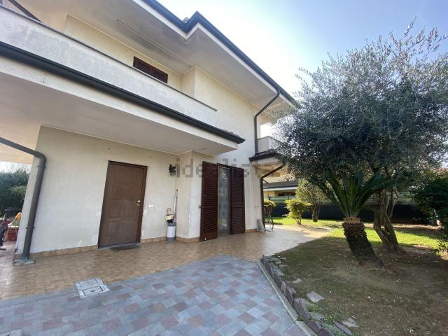 Case e ville in vendita di 150 m² in Via Ticinello