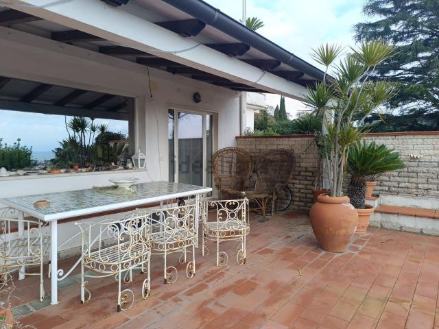 Case e ville in vendita di 150 m² in Via Valle Verde