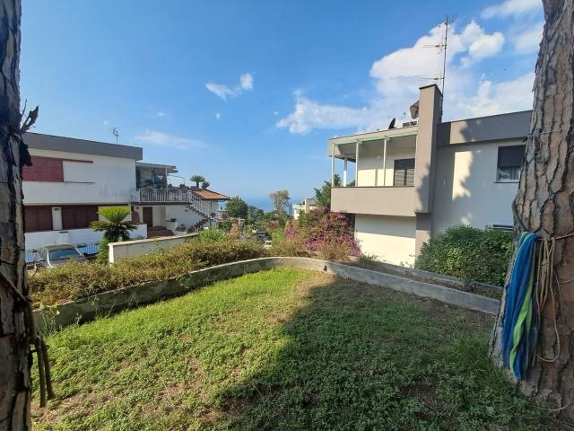 Case e ville in vendita di 150 m² in Via Vecchia delle Vigne