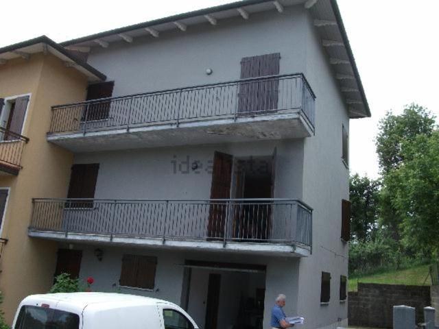 Case e ville in vendita di 150 m² in Via Verucchia