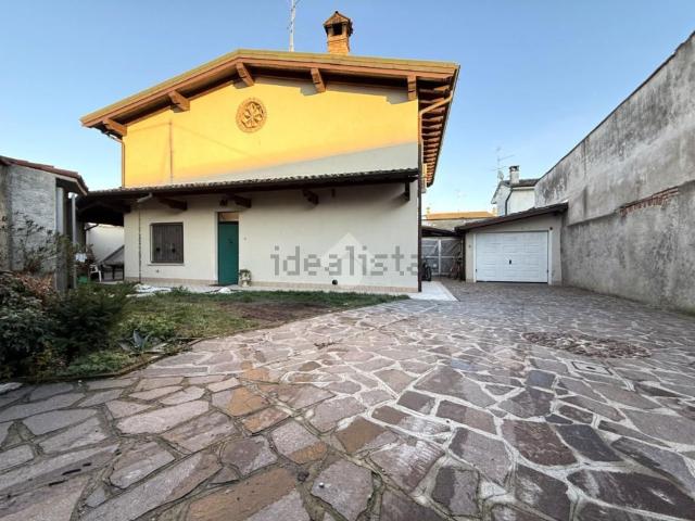 Case e ville in vendita di 150 m² in Via Zambelli, 23