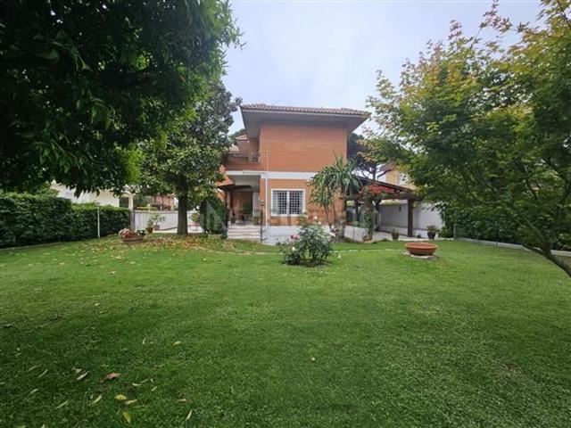 Case e ville in vendita di 150 m² in Viale S. Giuseppe