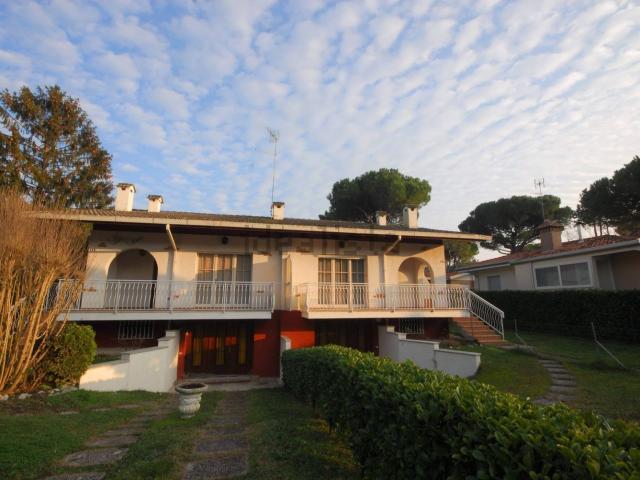 Case e ville in vendita di 150 m² in Corso dei Continenti, 111