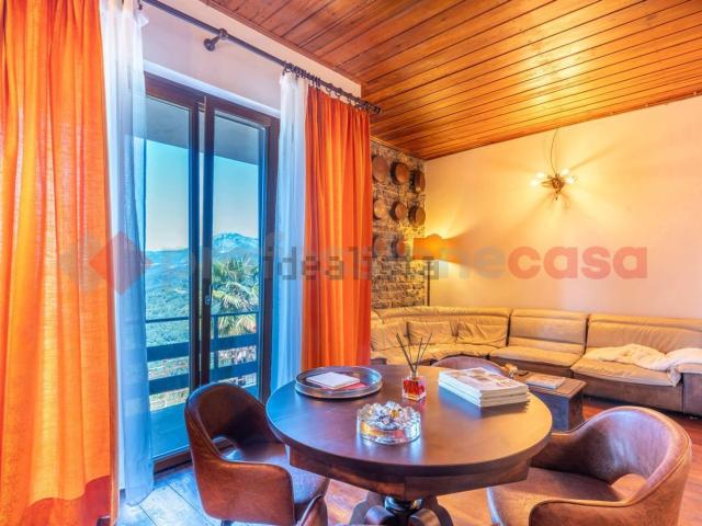 Case e ville in vendita di 150 m² in Località Colle della Mezzana, 10
