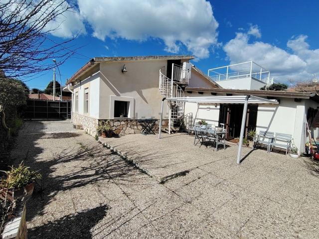 Case e ville in vendita di 150 m² in Lungomare Falcone Borsellino, 48