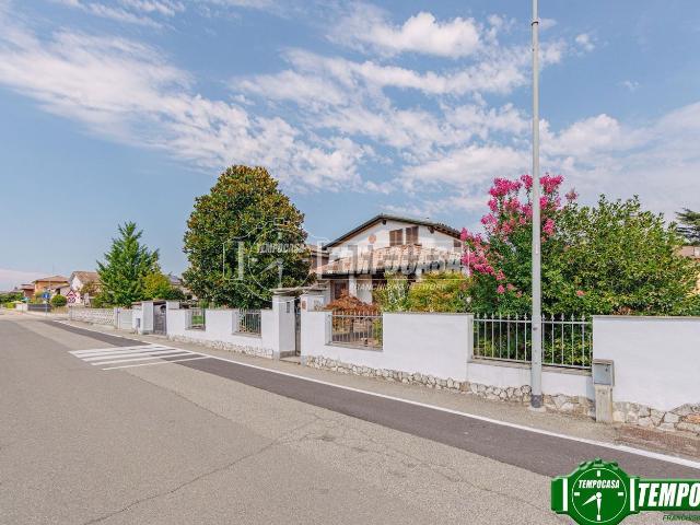 Case e ville in vendita di 150 m² in Strada Bassa