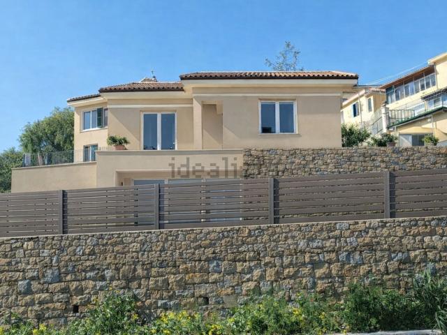 Case e ville in vendita di 150 m² in Strada Monte Ortigara, 19