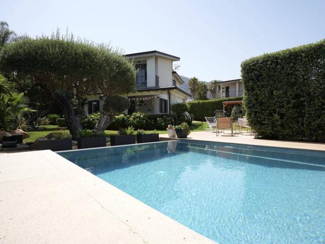 Case e ville in vendita di 150 m² in Strada Portella Scirocco, 3